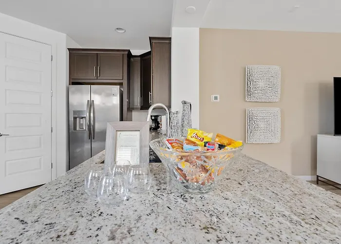 Luxe With Pool, Yard, Work Station Queen Creek