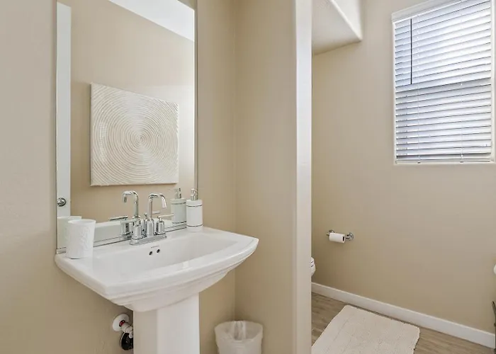 Luxe With Pool, Yard, Work Station Holiday home Queen Creek
