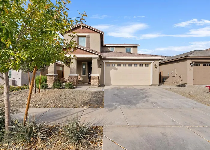 Holiday home Luxe With Pool, Yard, Work Station Queen Creek