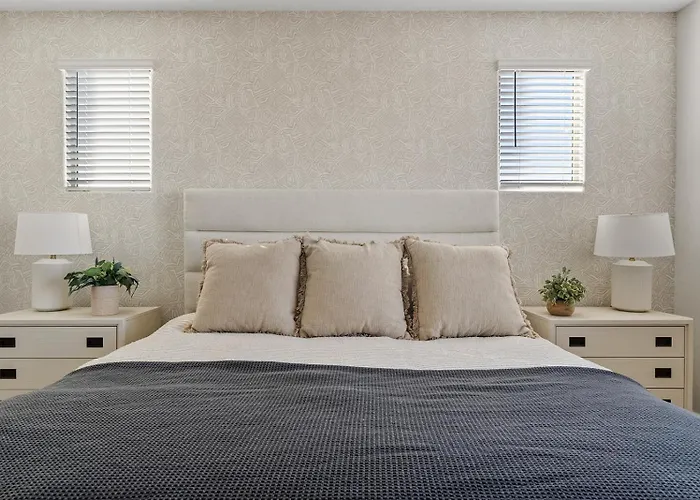 Luxe With Pool, Yard, Work Station Queen Creek