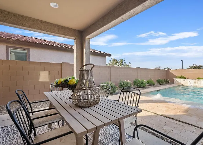 Luxe With Pool, Yard, Work Station Queen Creek