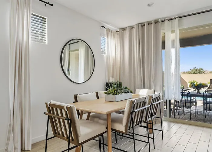 Luxe With Pool, Yard, Work Station * Queen Creek