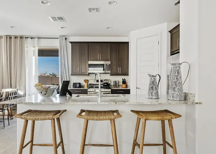 Luxe With Pool, Yard, Work Station Holiday home Queen Creek