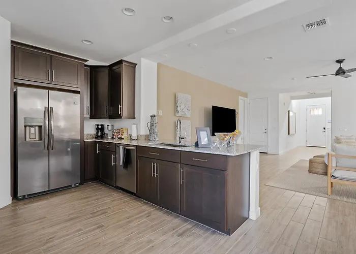 Luxe With Pool, Yard, Work Station Holiday home Queen Creek